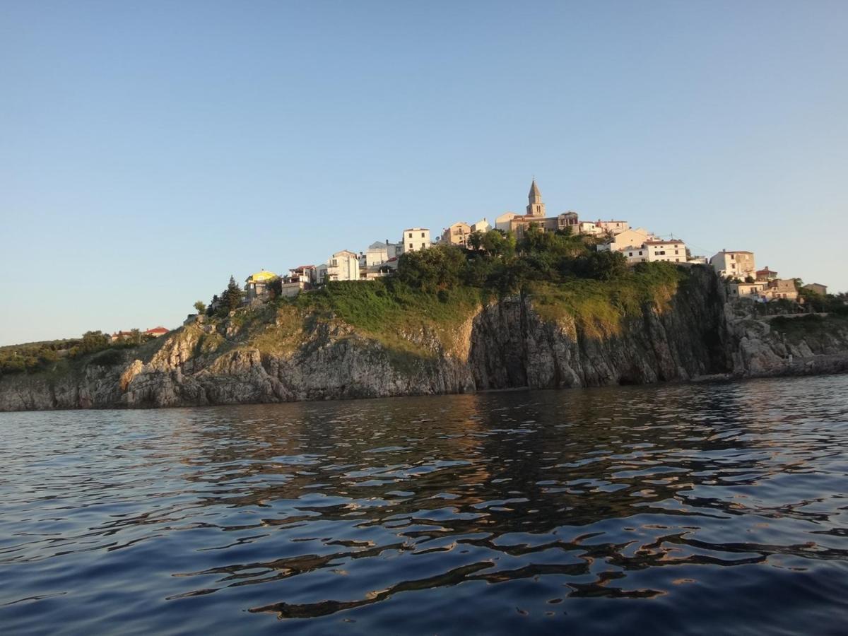 Vila Verbana Apartments Vrbnik Kültér fotó